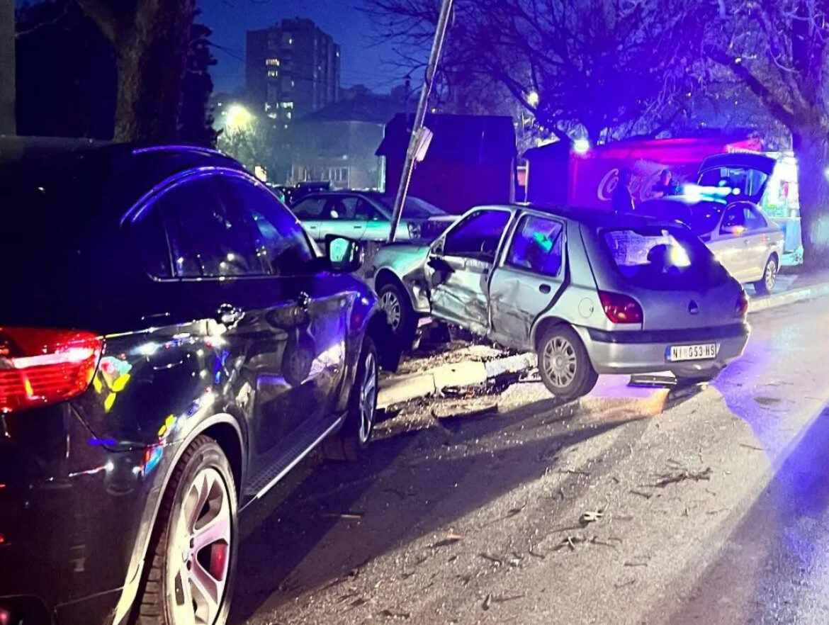 SAOBRAĆAJKA U NIŠU: Sudarila se dva vozila – jedan auto smrskan! 