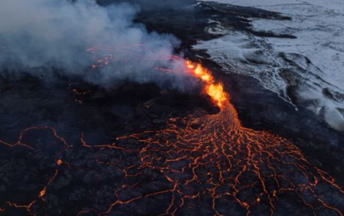 Erupcija vulkana na Islandu snimljena iz satelita, mogla bi da traje mesecima: Spektakularni snimci iz vazduha
