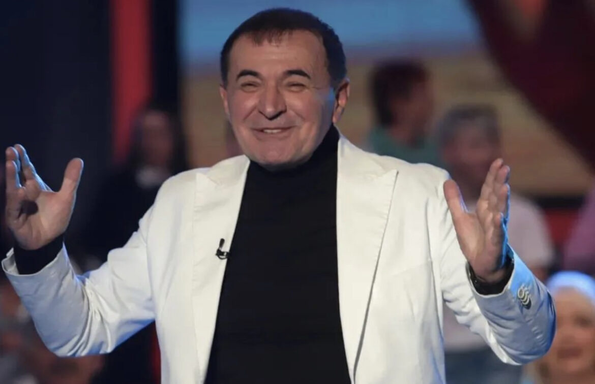 OVO JE SUPRUGA MITRA MIRIĆA Ne pojavljuje se u javnosti, folkera izbacila iz kuće zbog AFERE sa 30 godina mlađom, evo kako izgleda