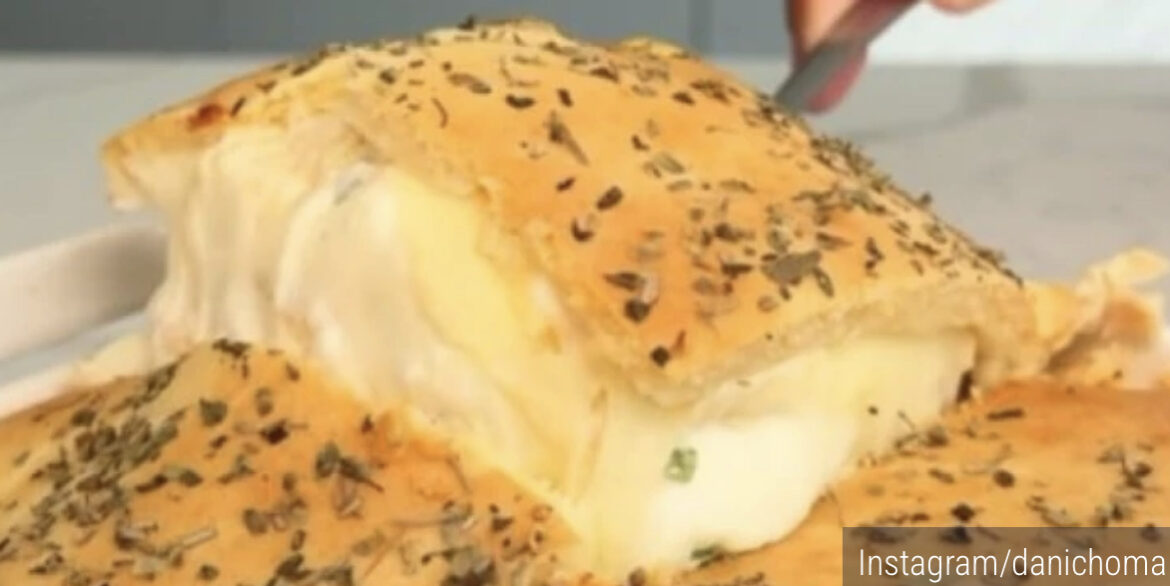 Peče se samo pola sata! Ova slana torta sa piletinom i sirom će vas potpuno raspametiti (VIDEO)