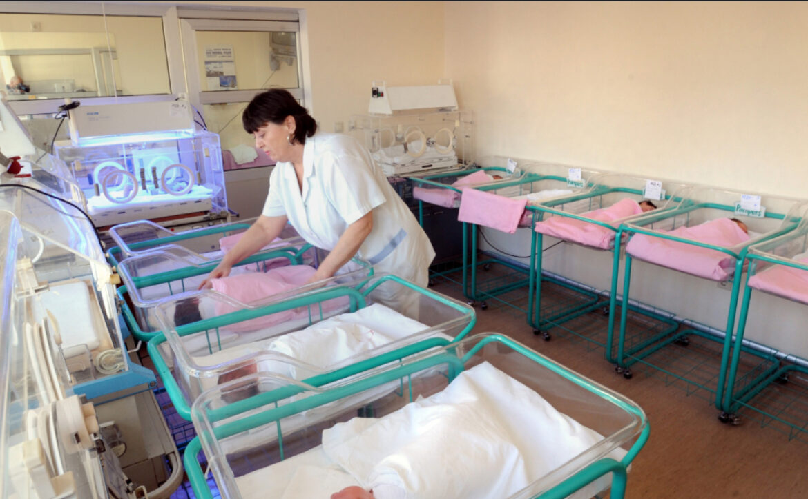 Prve beogradske bebe u Novoj godini dobile po 300.000 dinara, ali dobiće još i to po čak 3 MILIONA DINARA