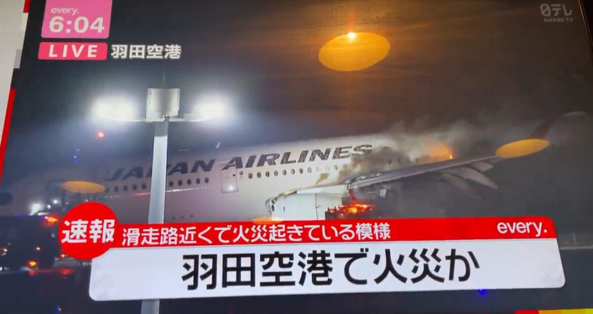 Zapalio se avion „Japan erlajnsa“ na pisti aerodroma u Tokiju