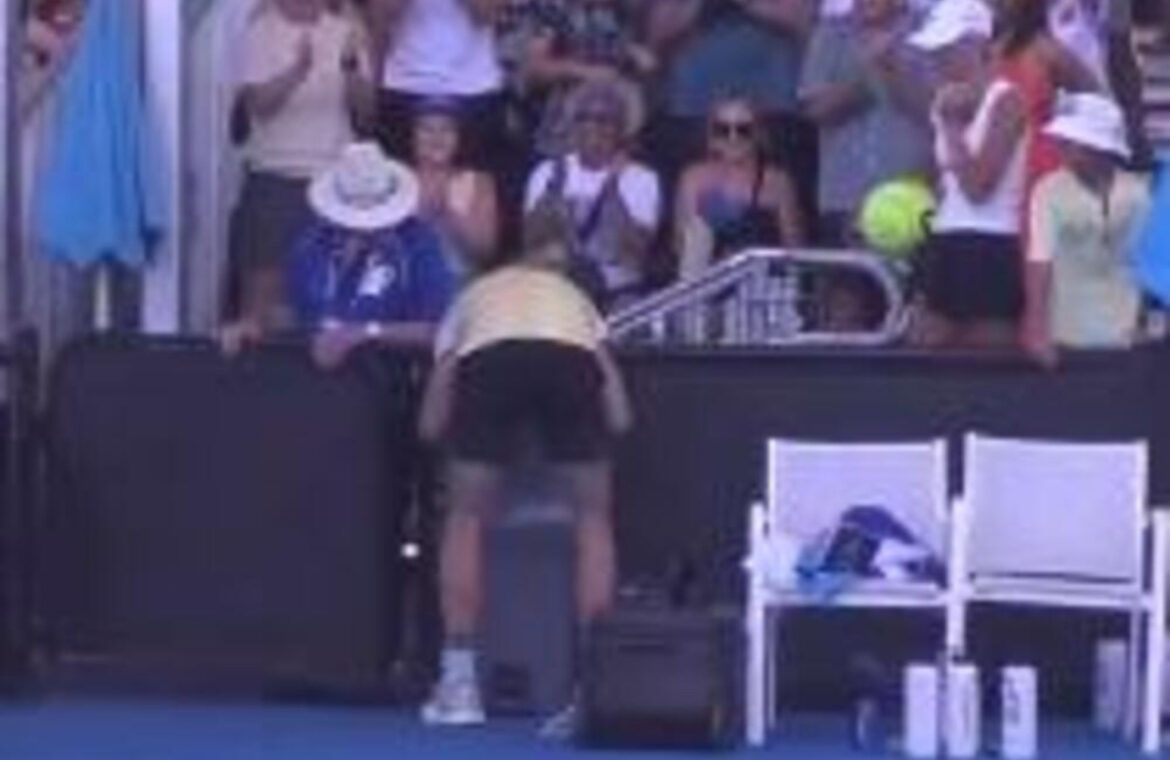 BIZARNO! ŠOK SCENA u Melburnu – teniser se rukovao na mreži, pa otrčao do kante da se ISPOVRAĆA! Publika ostala u neverici! VIDEO