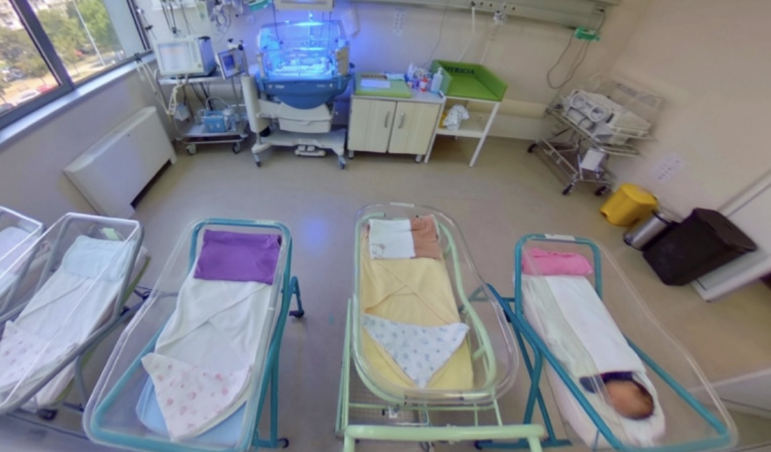 „OVAJ PUT DEVOJČICE SU U PREDNOSTI“: Lepe vesti, „bebi bum“ u kragujevačkom porodilištu! Za 24 sata ROĐENO 8 BEBA 