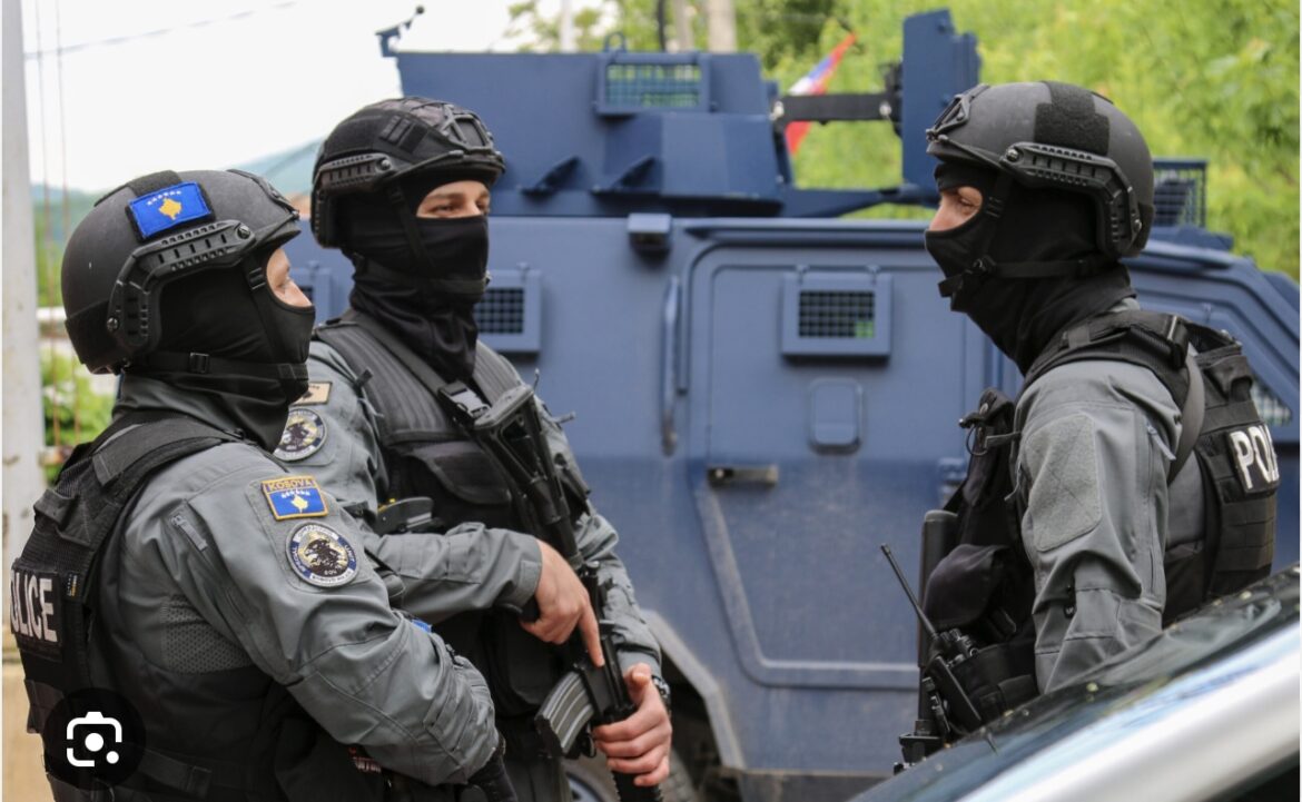 DRONOVIMA NADGLEDAJU TEREN Kosovska policija upala u objekat fabrike vijaka u Brnjaku, sa njima bio i prištinski ministar