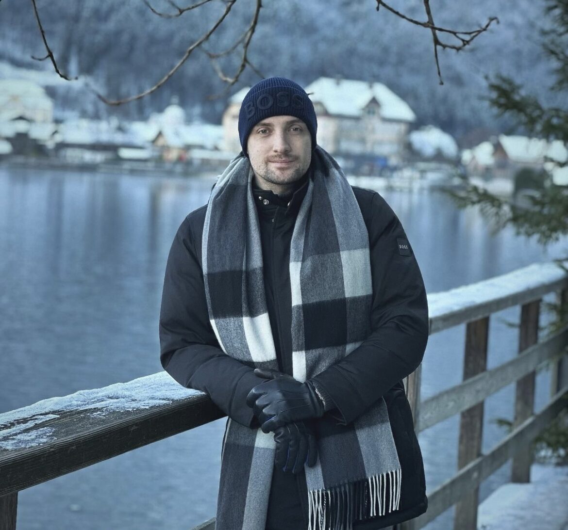 „BIO SAM PREVAREN“ Mirza Selimović kaže da ga je to samo očvrsnulo u životu, kao i da najveći vetar u leđa ima od svoje devojke: „Ona je vanserijska lepotica“