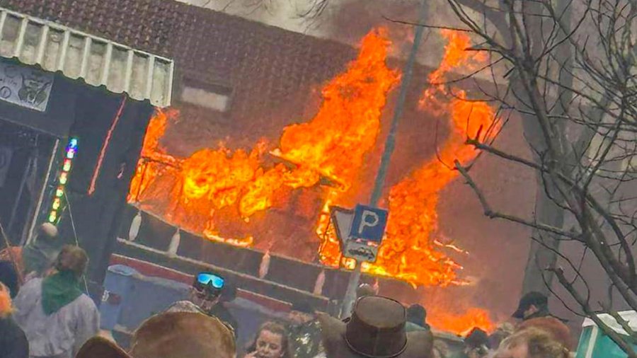 „NA PODU JE LEŽAO ČOVEK SA IZGORELIM LICEM I RUKAMA“ Drama u Nemačkoj: Buknuo požar na vozilu na karnevalu, nekoliko osoba povređeno