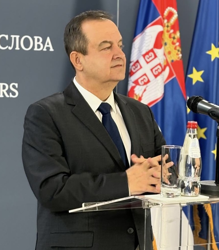 HRVATSKOJ UPUĆENA PROTESTNA NOTA Dačić osudio paljenje lutke sa likom predsednika Srbije