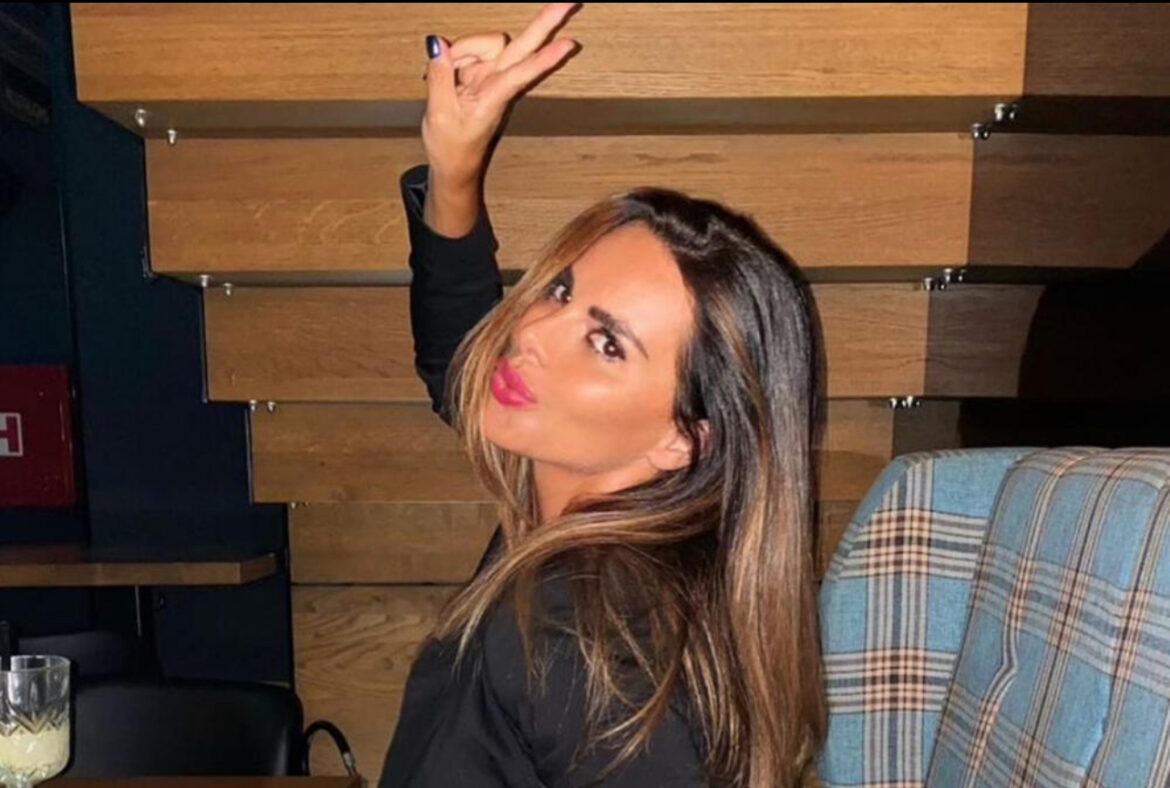 SONJA VUKSANOVIĆ NIKAD VRELIJA: Bivša Lukasova pozirala bez BRUSA i GAĆICA, provocira kao nikad! (FOTO) 