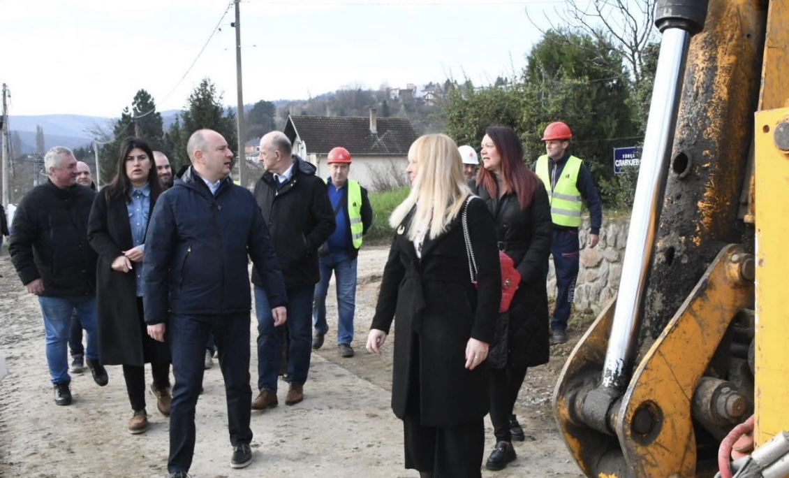 GRADONAČELNIK NOVOG SADA SA RADNICIMA VODOVODA: 90 domaćinstava dobija kvalitеtnu vodu