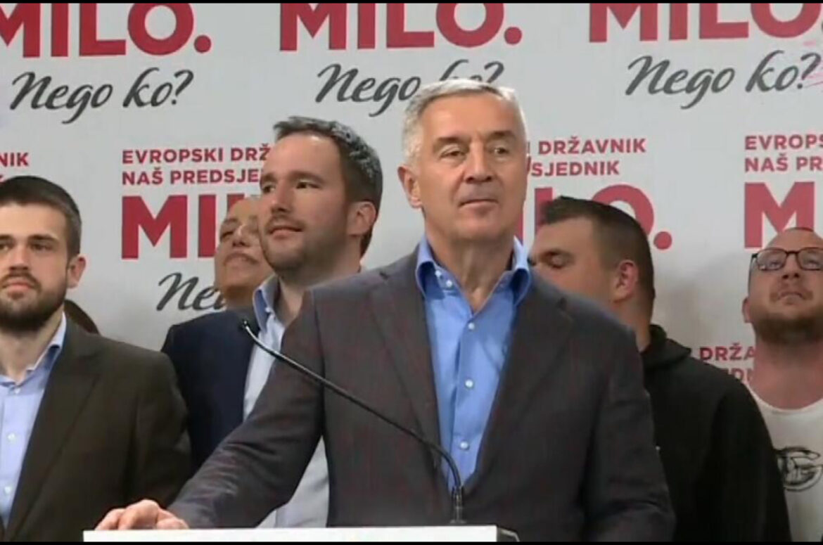 „ZBOGOM, DRAGI PRIJATELJU“: Milo Đukanović se oprostio od Brana Mićunovića, evo šta je napisao na čitulji! (FOTO) 