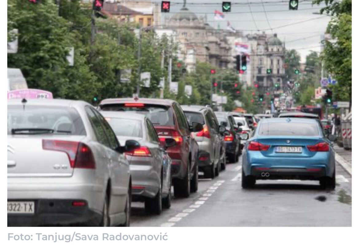 Beograd paralisan! Gužve gde god se okreneš: „Nema mi prevoza, taksi ne mogu da dobijem, kasnim na posao“