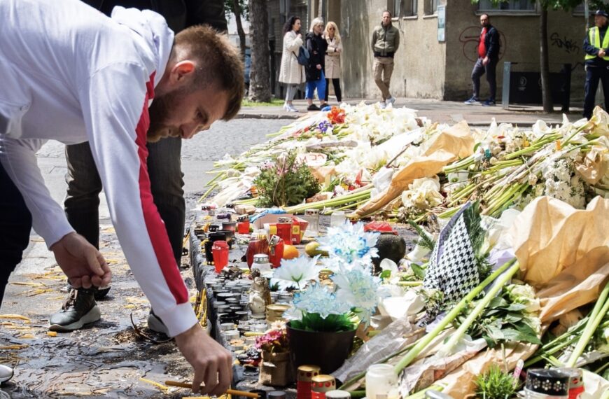 „ANĐELI, NIKADA VAS NEĆEMO ZABORAVITI“ FK Crvena zvezda odala počast žrtvama tragedije u „Ribnikaru“