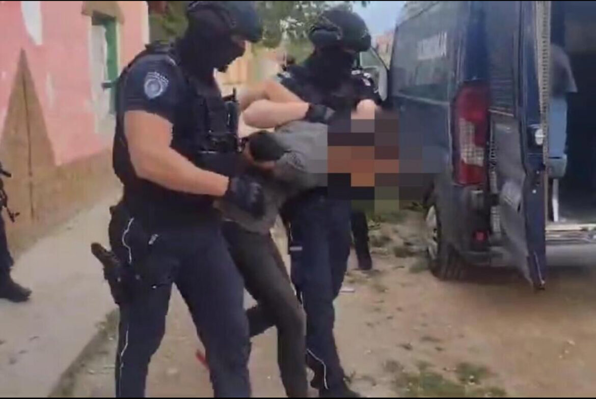 POGLEDAJTE VELIKU POLICIJSKU AKCIJU NA HORGOŠU: Uhapšene 4 osobe, evo za šta se sumnjiče i šta im je sve zaplenjeno (VIDEO)