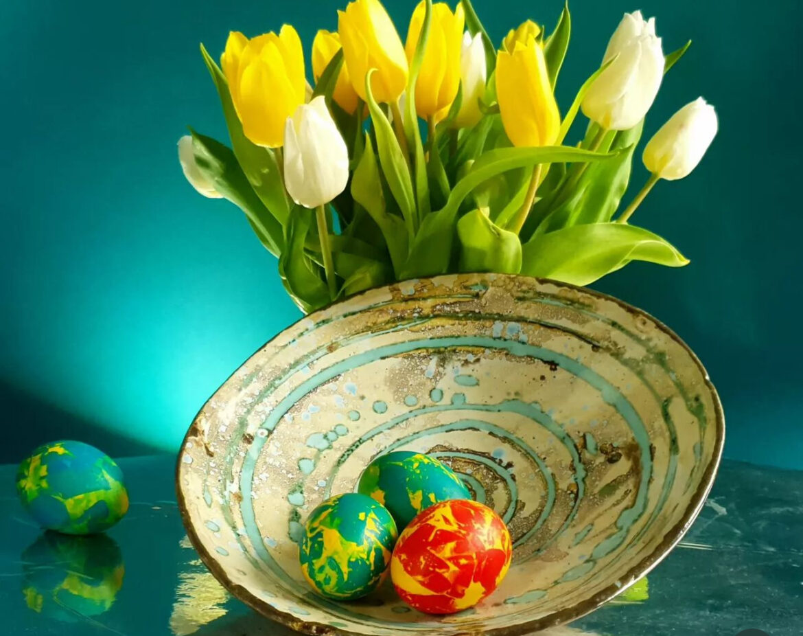 DANAS JE POBUSANI PONEDELJAK: Obeležavamo „Uskrs za mrtve“, izlazi se na groblje i OVO se nosi! EVO SVIH OBIČAJA