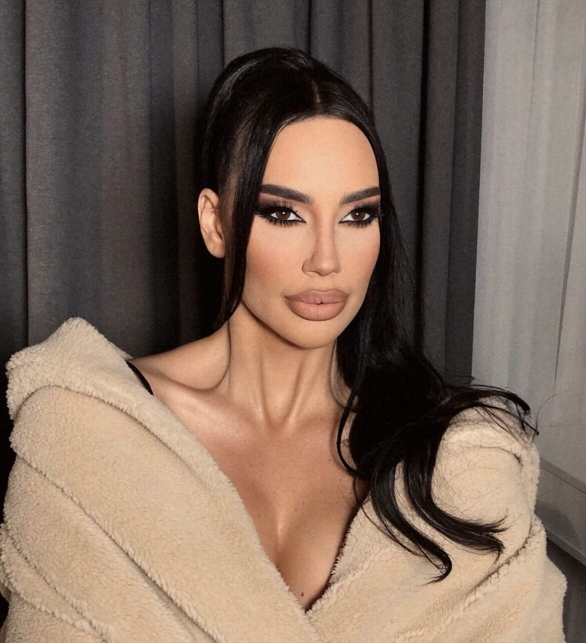 „ALBUM TEODORE DŽEHVEROVIĆ NISAM ČULA“ Katarina Grujić otkrila šta joj je suprug poklonio, a evo i ko ju je RASPLAKAO danas