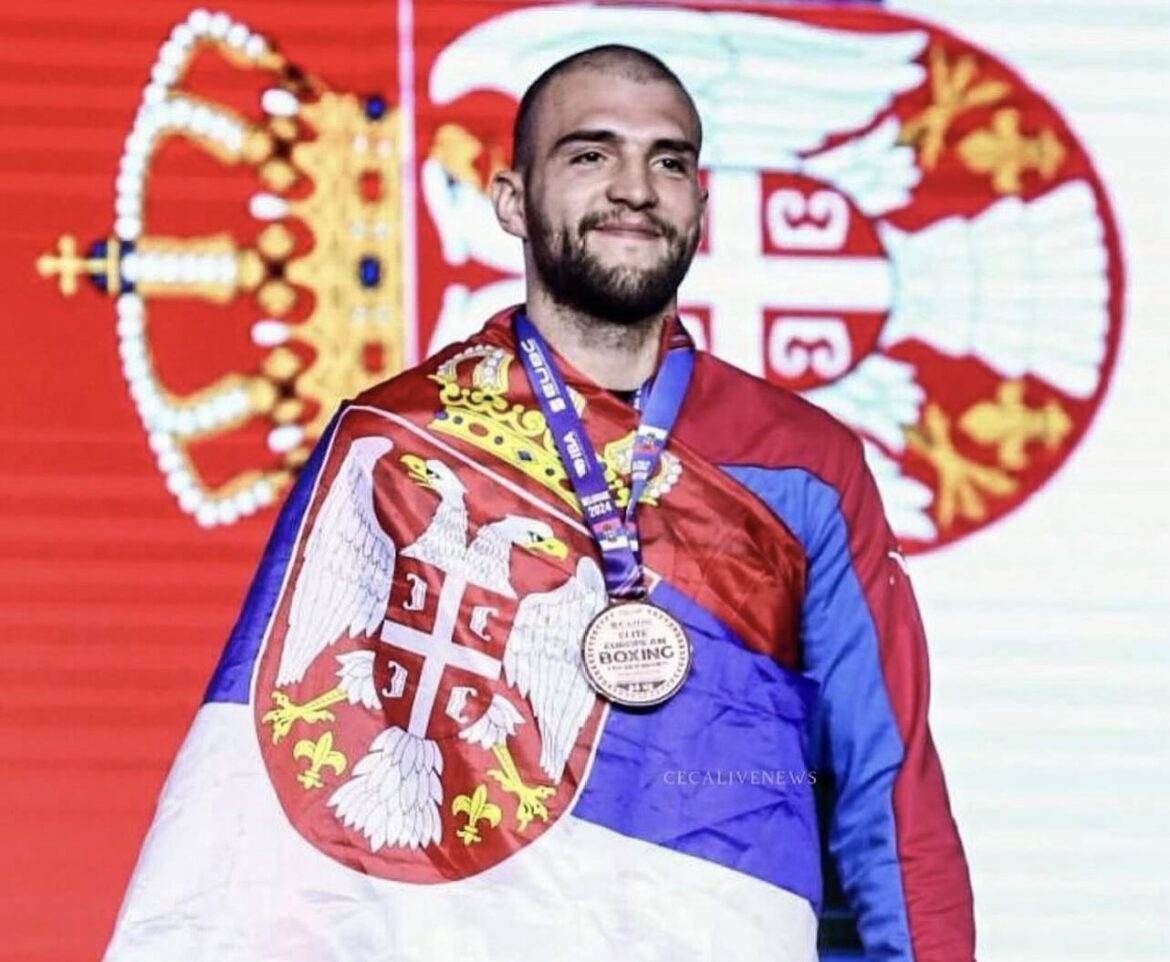 VELJKO USLIKAO BOGDANU DOK SPAVA Fotkom iz kreveta nasmejao sve: Ražnatović se raznežio zbog ovog prizora