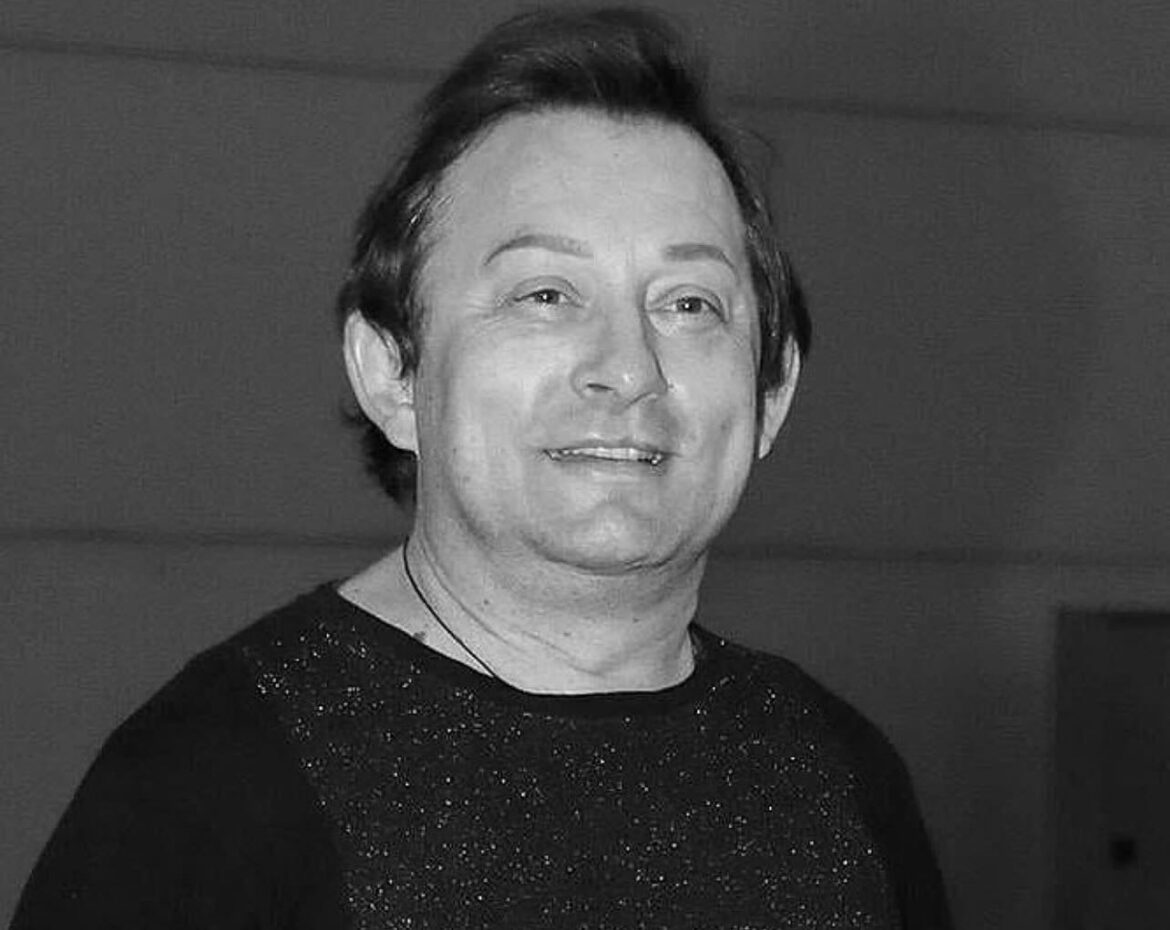 DANAS SE ODRŽAVA SAHRANA ZOKIJA ŠUMADINCA Majka nadvijena nad sandukom, ne može da obuzda suze