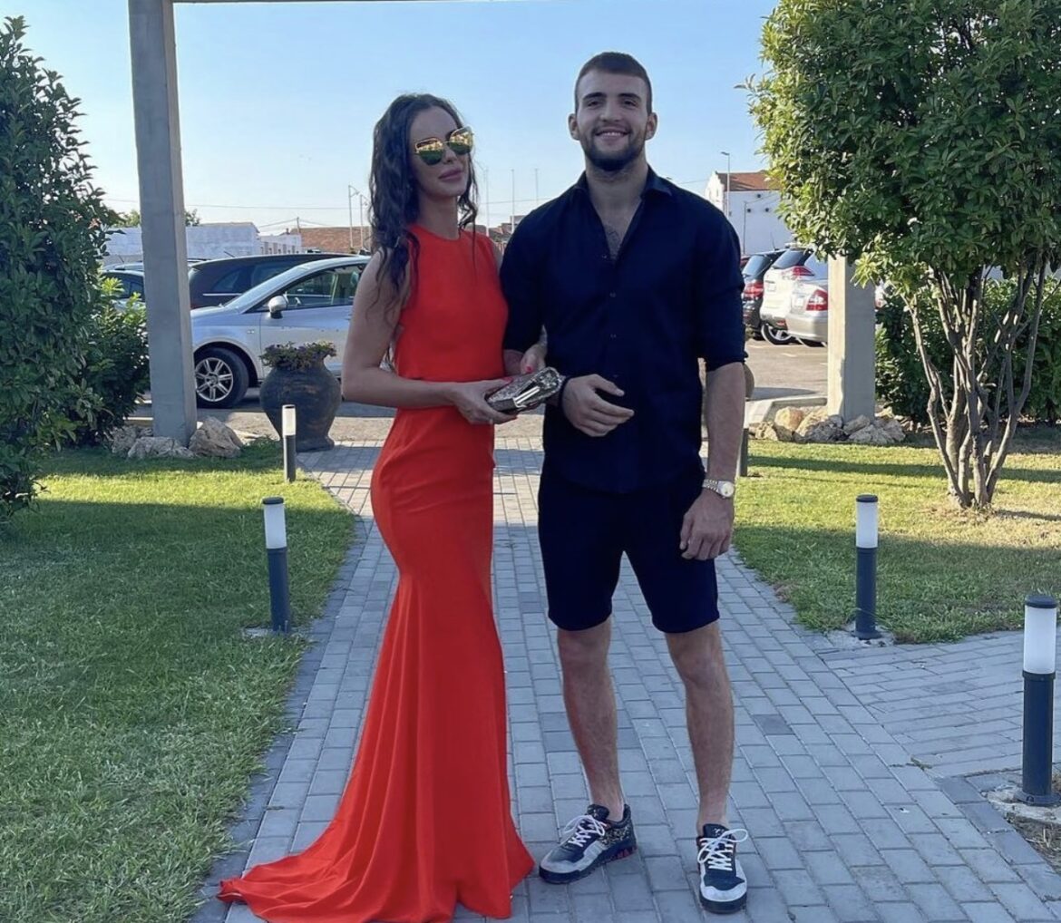 EVO U KAKVOM KREVECU SPAVA ISAIJA RAŽNATOVIĆ! Ovakav model se više ni ne proizvodi, zavirite u dom boksera: Detalji oduzimaju dah