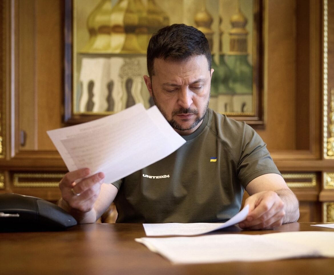 ZELENSKI DOŽIVEO PEH Nemački desničari odbili da mu aplaudiraju u Bundestagu: Većina poslanika nije htela da prisustvuje njegovom govoru, a ostali ga BOJKOTOVALI