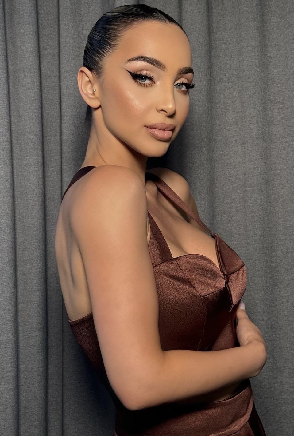 MAJA BEROVIĆ STIGLA SA MUŽEM I NASLEDNIKOM U HRAM SVETOG SAVE! Pevačica danas krsti sina, sledi veliko slavlje!