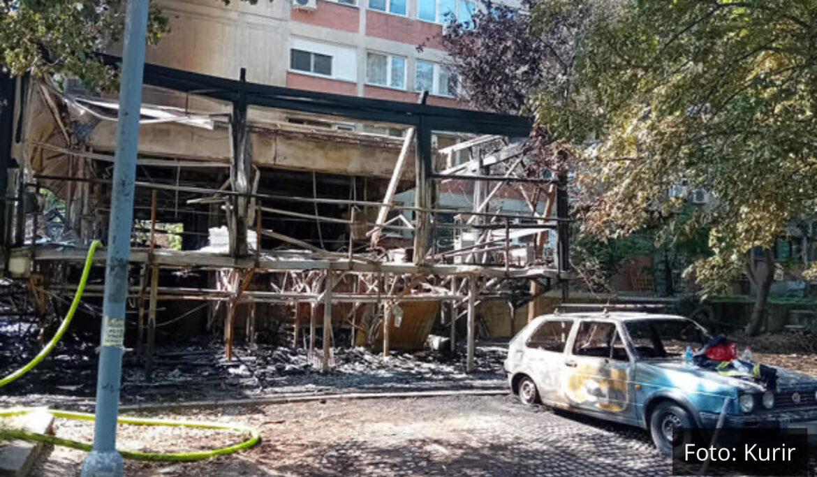 „NEMAM SNAGE DA GOVORIM, SVE JE NESTALO…“ Tužne scene na mestu požara u Novom Beogradu, od kafića ostao samo ČELIČNI KOSTUR