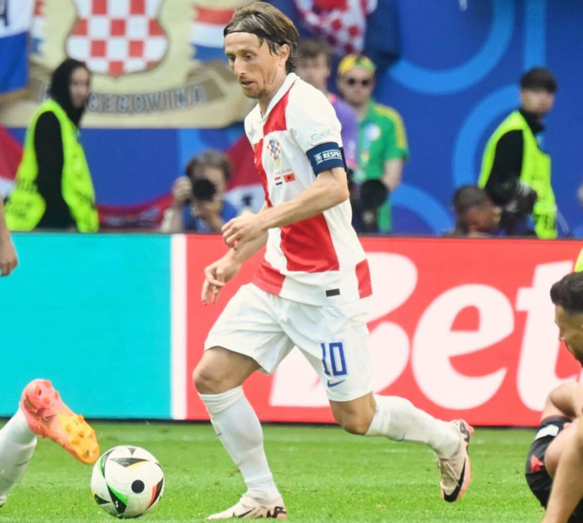 KAPITEN HRVATSKE ZAPLAKAO PRED KAMERAMA! Modrić potpuno SLOMLJEN: Pitali ga o OPROŠTAJU od reprezentacije, evo šta je odgovorio!