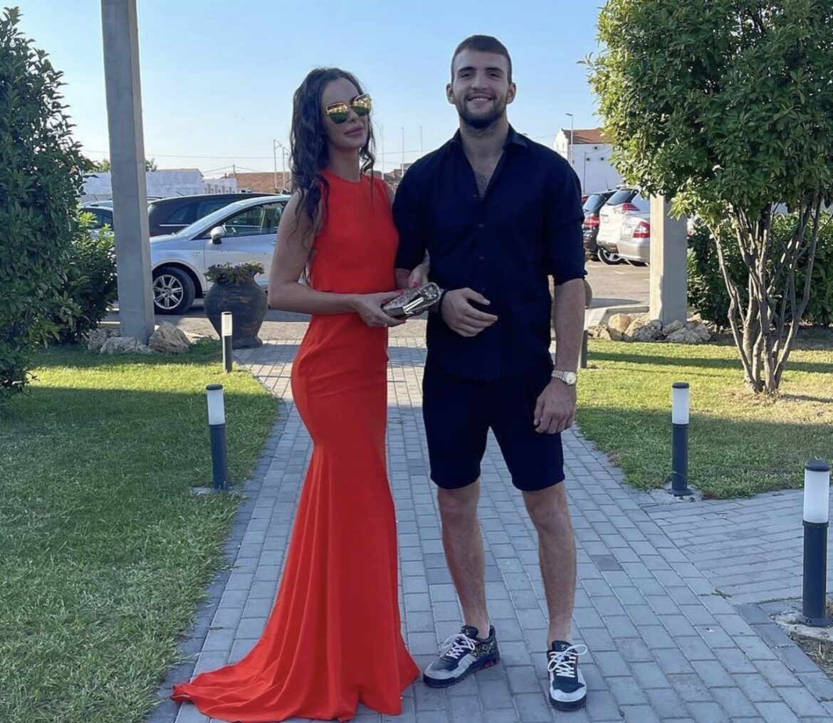 (FOTO) VELJKO RAŽNATOVIĆ KRSTIO SINA ISAIJA Intimna ceremonija u Hramu Svetog Save: Bogdana blista u beloj haljini, a tu je i mali Željko