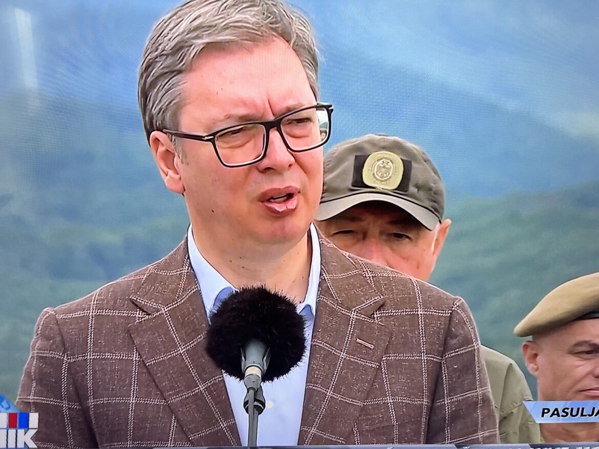 VUČIĆ OCENIO VEŽBU SA „VRLO DOBRO“! Spektakularan prikaz MOĆNE SRPSKE VOJSKE I NAORUŽANJA na „Pasuljanskim livadama“! 