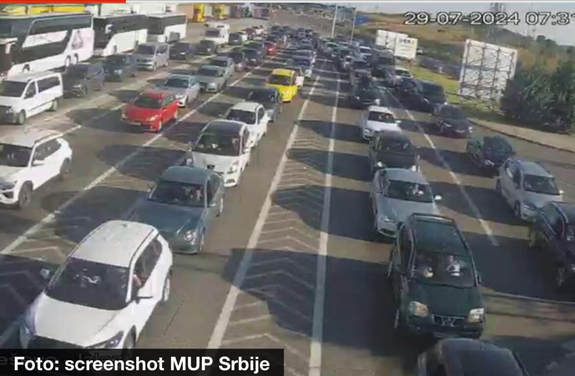SAMO NA JEDNOM GRANIČNOM PRELAZU OD JUTROS GUŽVA: Ovde se čeka 2 sata, na ostalim mestima do 30 minuta 