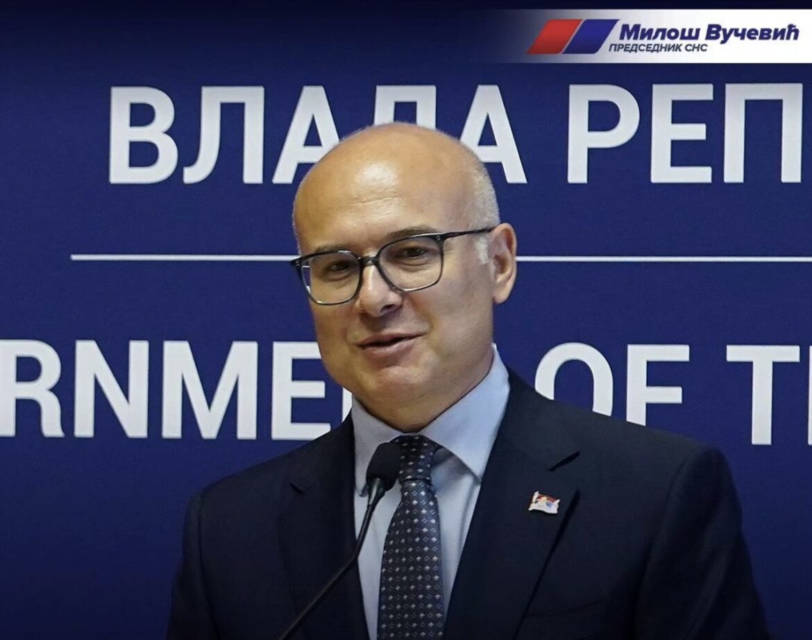 AJDE MALO NA RESPIRATOR: Jezive poruke upućene premijeru Milošu Vučeviću nakon vesti da je pozitivan na koronu 