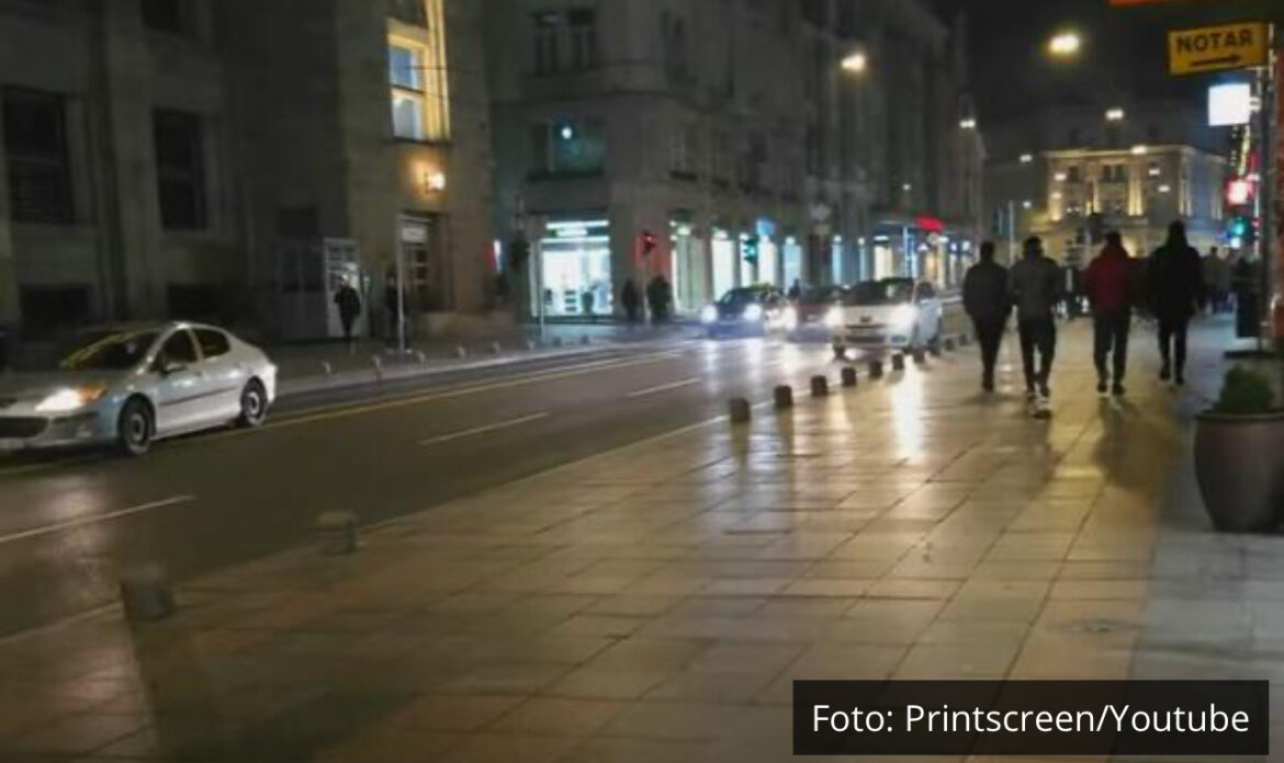 HAOS U SARAJEVU: Inspekcija se zabila u taksi, VOZAČ BIO PIJAN, IMAO 1,68 PROMILA, nasrnuo na taksistu (VIDEO)