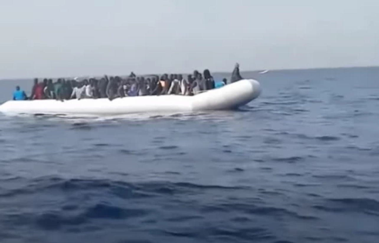 PREVRNUO SE ČAMAC SA MIGRANTIMA: Poginulo ili nestalo više desetina&hellip;
