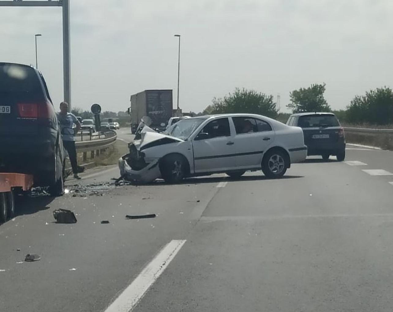 TEŠKA SAOBRAĆAJKA KOD ORLOVAČE! Delovi automobila rasuti po putu, opšti&hellip;