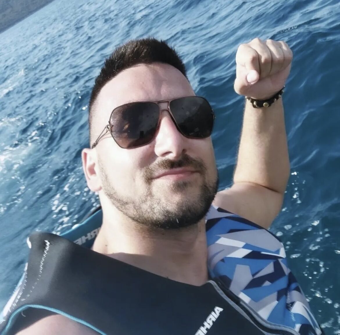 ZOLA SE VRATIO STAROM POROKU?! Viđen u lokalu u koji je ranije svraćao i trošio hiljade evra! Ovo su svi detalji! 