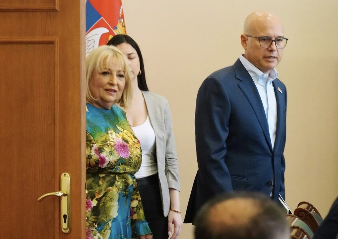 Premijer Vučević nakon sastanka sa prosvetarima: Nemamo čarobni štapić da odmah sve rešimo, ali imamo čvrstu i dobru volju!￼