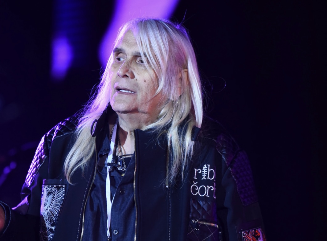 „BORA NIJE U STANJU ZA POSETE, INTUBIRAN JE“ Novi detalji o zdravstvenom stanju rokera: Samo ona može da bude pored njega 24 sata