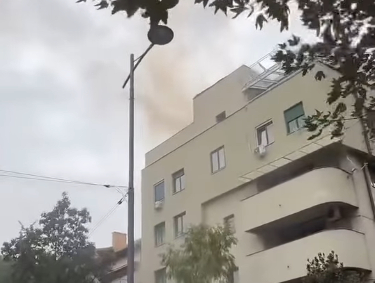 GORI ZGRADA NA VRAČARU! Požar zahvatio restoran, pa se proširio&hellip;