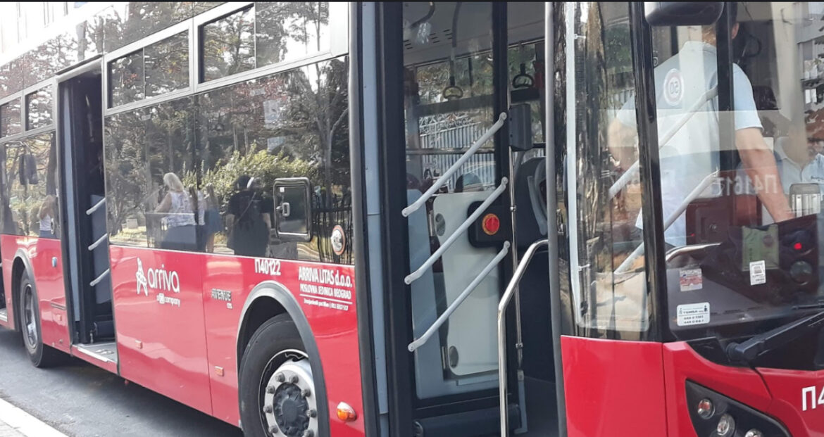 Autobus naglo zakočio, teško povređena devojčica