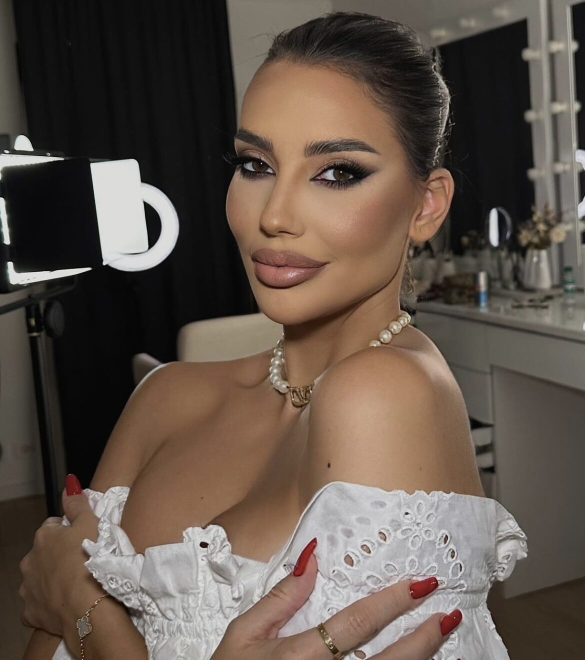 „ZVALI SU ME KLEMPAVA I GOVORILI DA SAM DASKA“ Katarina Grujić prošla kroz agoniju zbog vršnjaka: Bila sam ravna…