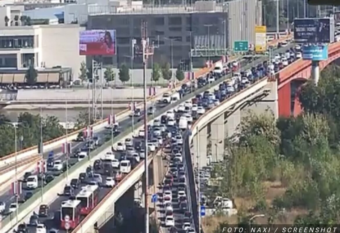 POČEO POPODNEVNI ŠPIC, OVDE JE NAJKRITIČNIJE Kilometarske kolone vozila „mile“ po gradu, jedna se proteže od Novog Beograda do Dušanovca! (FOTO)