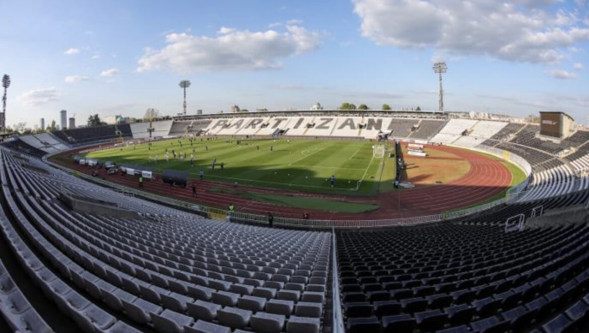 POGLEDAJTE ATMOSFERU ISPRED STADIONA PARTIZANA! Ludnica zbog večitog derbija, policija na svakom ćošku! VIDEO