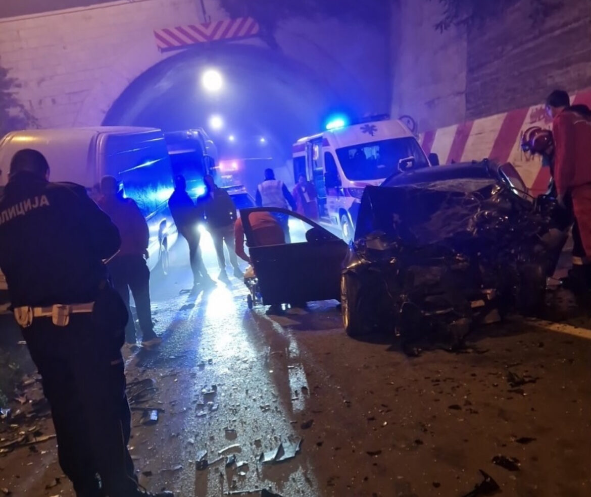 JEZIVA NESREĆA na putu Čačak-Požega! VOZILO POTPUNO SMRSKANO (FOTO)