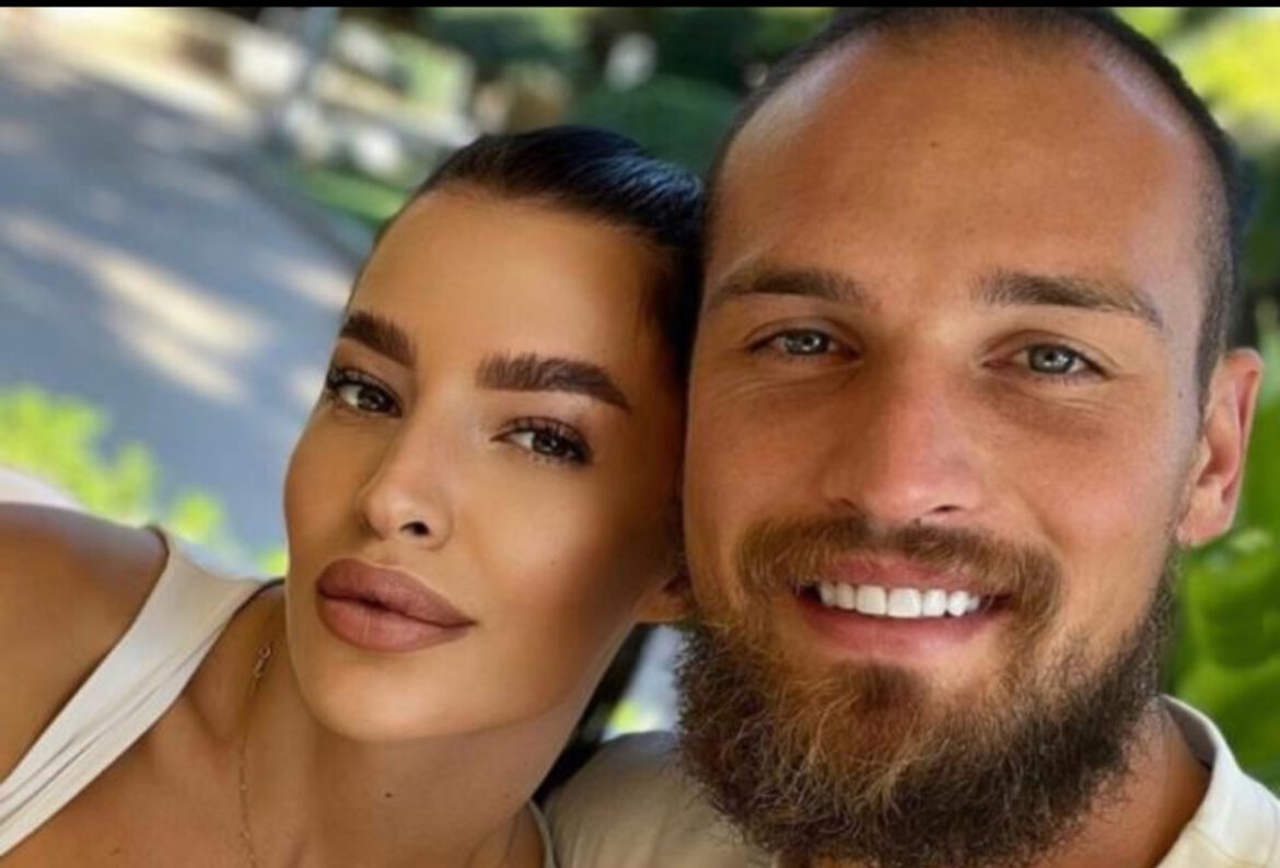 „ISKLJUČIO SE FILTER ZA ULEPŠAVANJE“ Žena našeg fudbalera se pojavila bez šminke u lajvu i izazvala brojne reakcije! Evo kako stvarno izgleda Ana Rajković