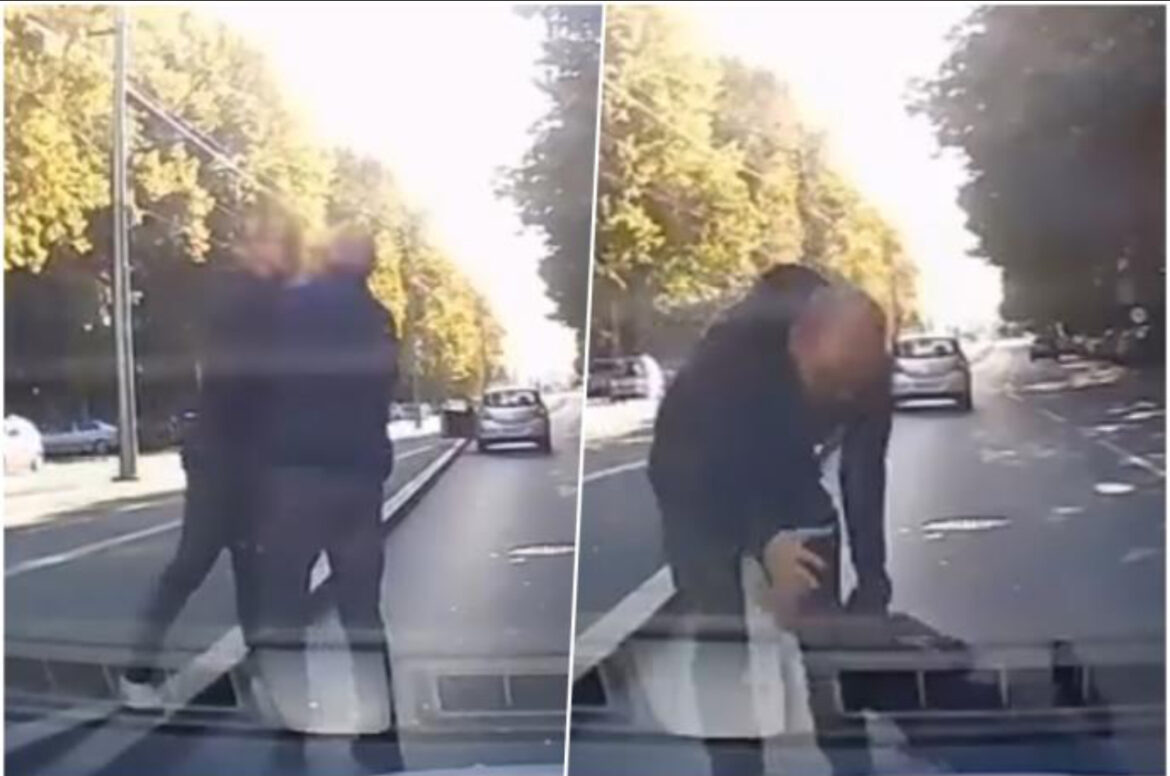 VOZAČ ISTRČAO IZ KOLA I POČEO DA TUČE STARIJEG MUŠKARCA NASRED ULICE Ovo je snimak zbog kojeg su ljudi u Srbiji pobesneli, a jedna devojka postala heroj (VIDEO)