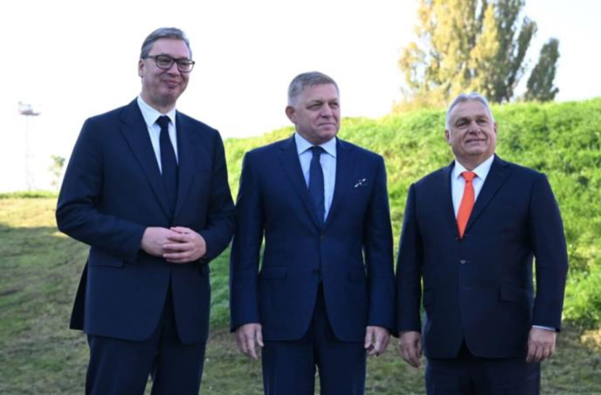 „UVEK JE ZADOVOLJSTVO SRESTI SE SA DRAGIM PRIJATELJIMA“ Predsednik Vučić se oglasio uoči trilaterale lidera Srbije, Slovačke i Mađarske u Komarnu