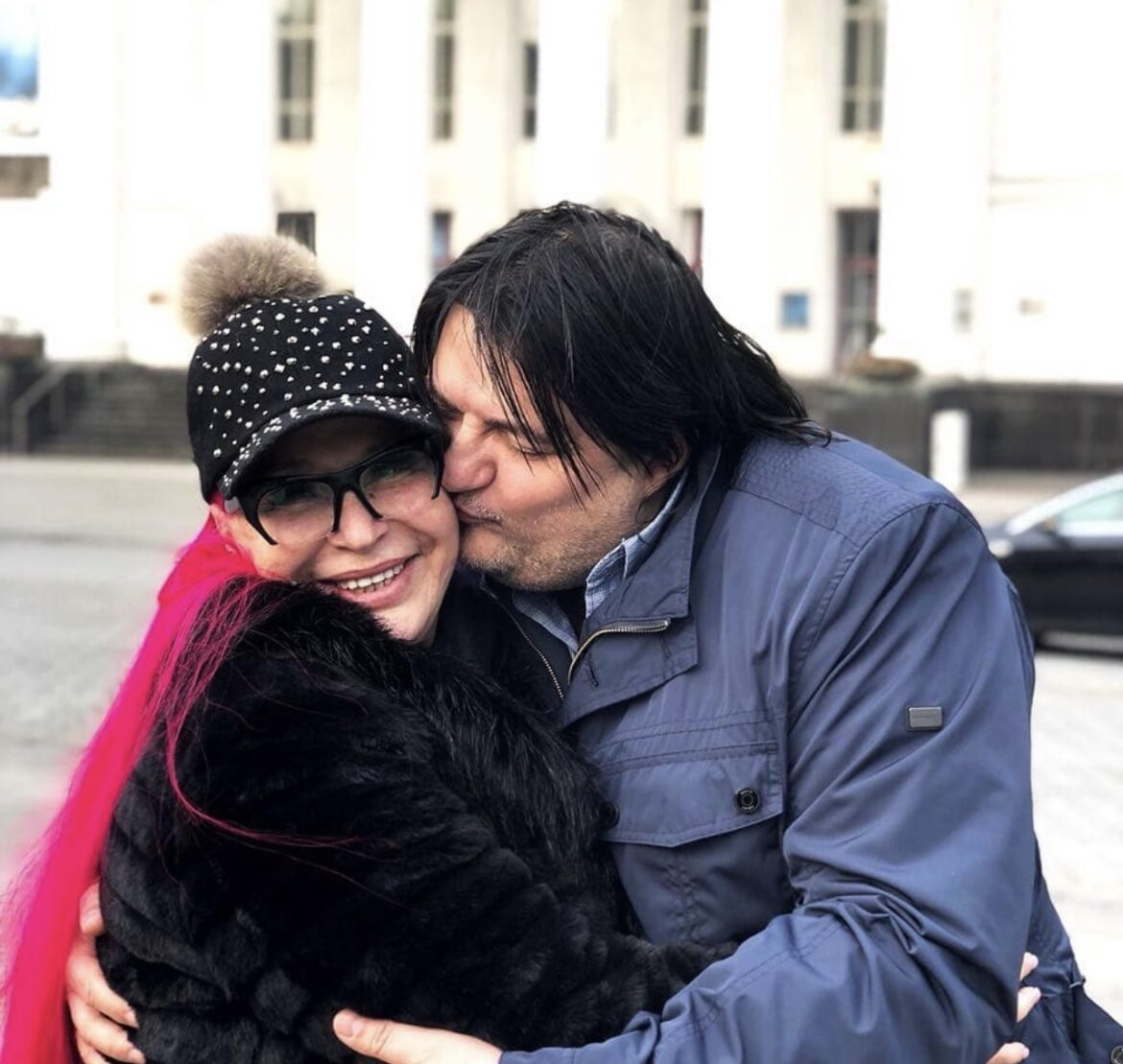 „Hoćeš da me zaprosiš?“ Zorica Brunclik postavila neobično pitanje harmonikašu: „Kemiš ne može da čučne…“