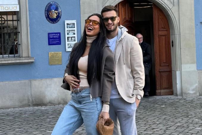 PRAUNUKA ŠABANA ŠAULIĆA PREDSTAVLJALA SRBIJU U AZIJI! Ilda Šaulić podelila fotografiju Lane u srpskoj nošnji pa otkrila detalje ovog događaja 