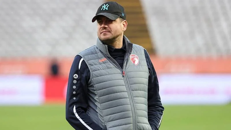 LALATOVIĆ OPET PROTIV „SVOJIH“: Temperamentnog trenera Vojvodine „žulja“ tabela pred duel sa doskorašnjim klubom!