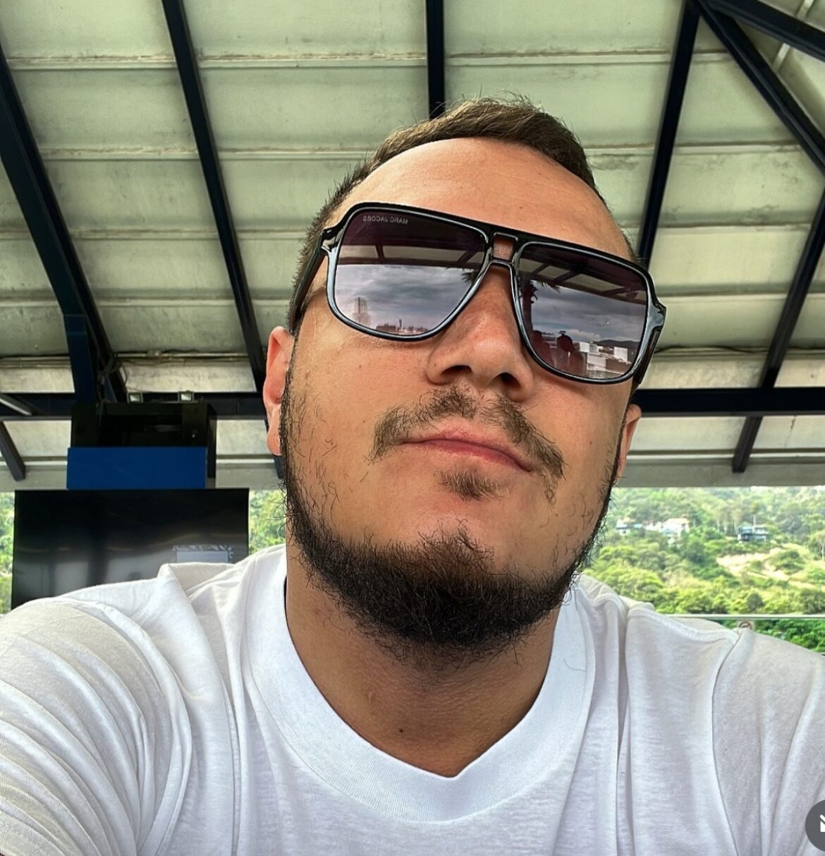 „PRODAO LJUBAV SVOG ŽIVOTA ZA HELGU“ Isplivale fotke Gastoza sa devojkom koja je bila uz njega dok je bio u zatvoru: Ostavio čim je ušao u rijaliti (FOTO)